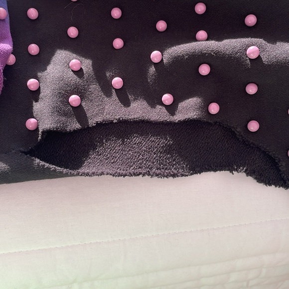 CROPPED JOCELYN SLEEVELESS LAVENDER PEARL SWEATSHIRT - Picture 5 of 5